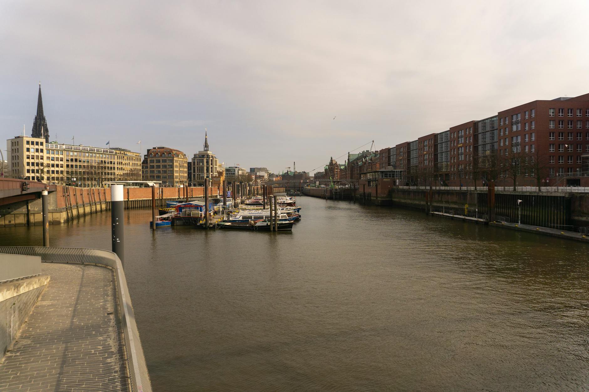Professionelle Entrümpelung in Hamburg: Zuverlässige Anbieter für Haushaltsauflösung, Büroentrümpelung und Sperrmüllentsorgung in Hamburg 1 Entrümpelung in Hamburg Rahlstedt - Entrümpelungsfirmen in Deutschland